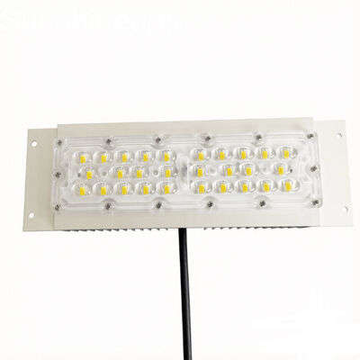 Módulo de farola LED 7070 de 28 piezas con lente óptica de 158 × 103 ° Solución de iluminación vial de alta potencia de 48 V