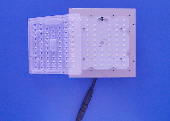 grado 130-140LM/W del módulo 80x150 de la lente del arsenal de la PC de 64LEDs 50W